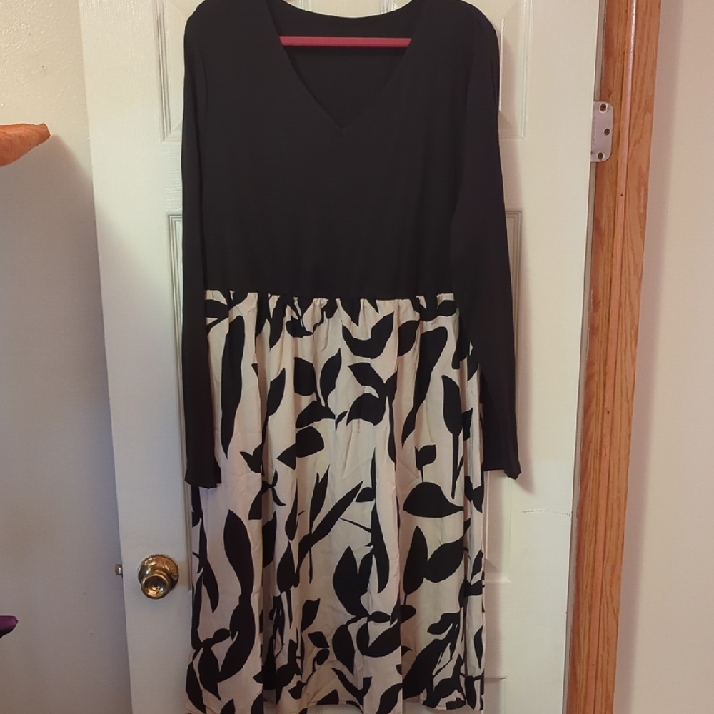 SHEIN Fit and Flare Black and Cream V-Neck Dress